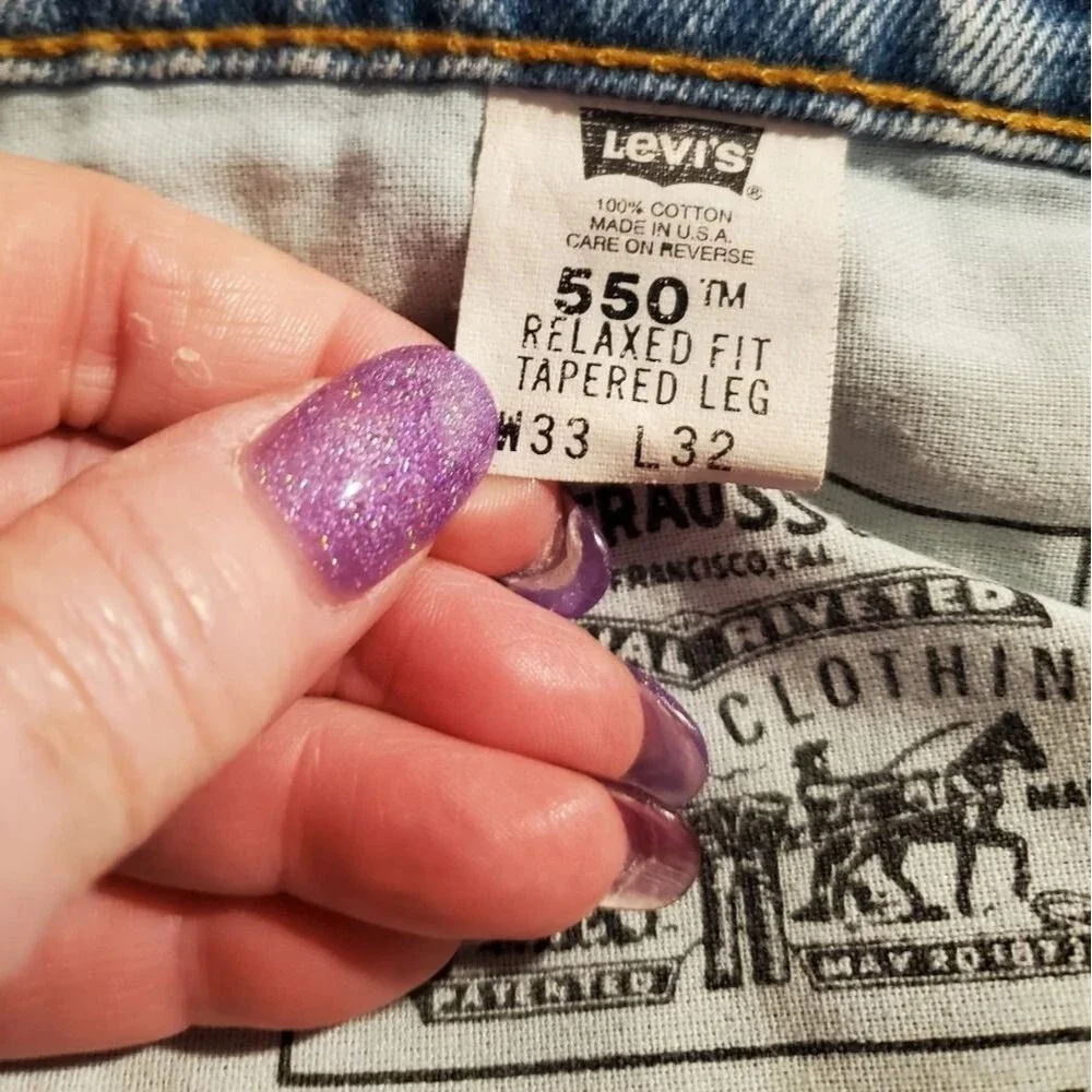 4. 1996 ~ Vintage ~ Levi's 💙 ~ 550 ~ 33 x 32 ~ Made in the 🇺🇸 USA